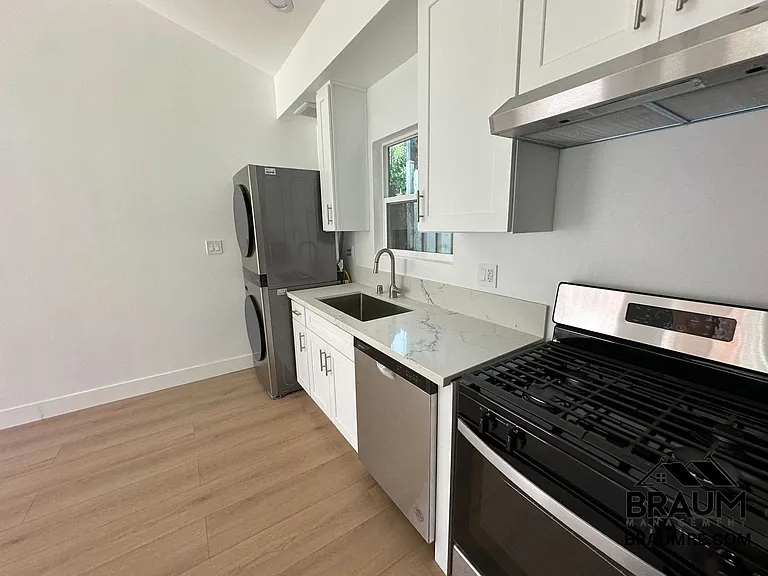 1109-11 S La Peer Dr — Photo 13