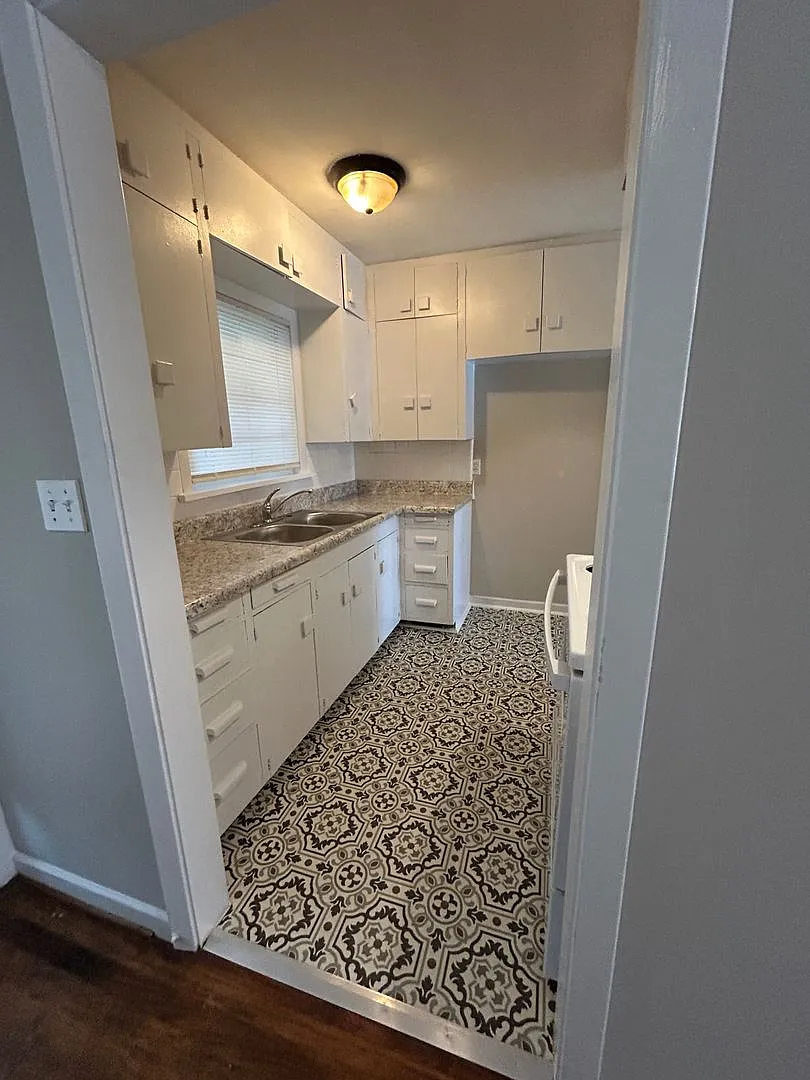 1205 Christine Avenue, Apartment B — Photo 4