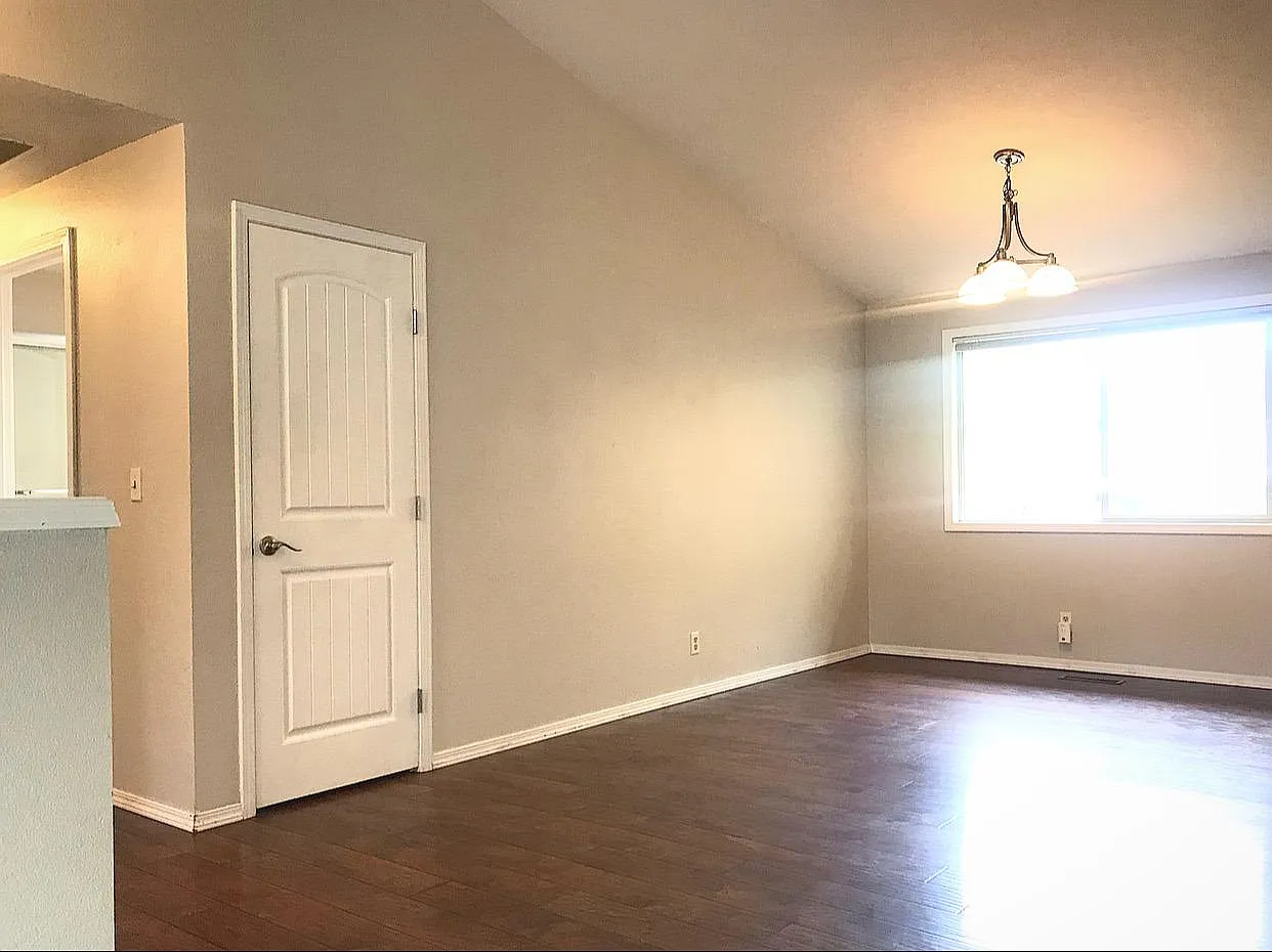 3 bed, 1600 sqft, $2,550 — Photo 4