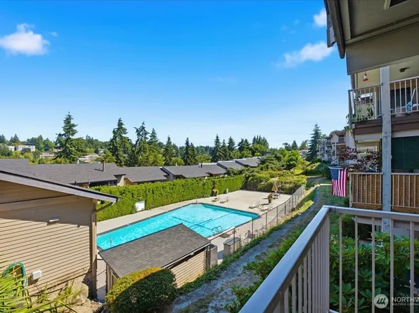 2920 76th Avenue SE #211, Mercer Island, WA 98040