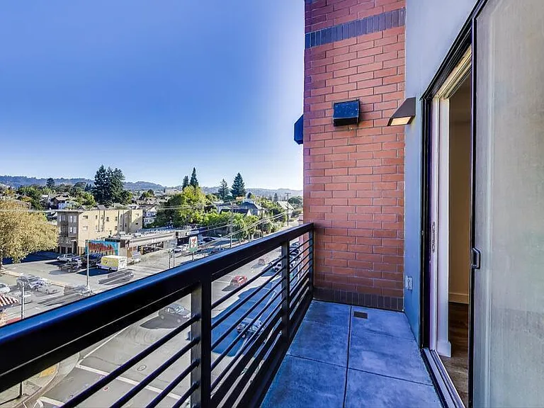 4045 Broadway — Photo 11