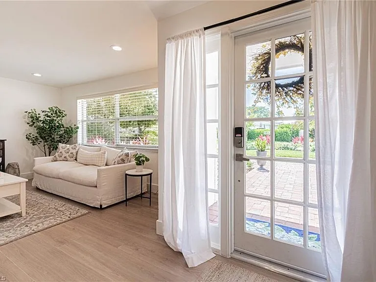 1530 Mandarin Rd — Photo 5