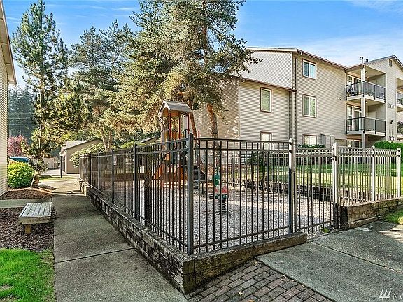 2nd image of 25025 SE Klahanie Blvd APT A201