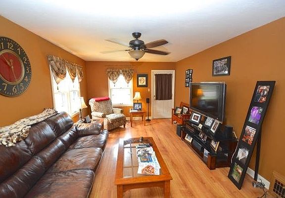 3rd image of 613 Oakwood Ave