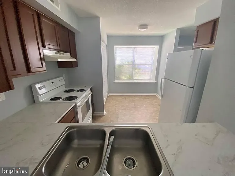 1811 Woodbrooke Dr — Photo 4