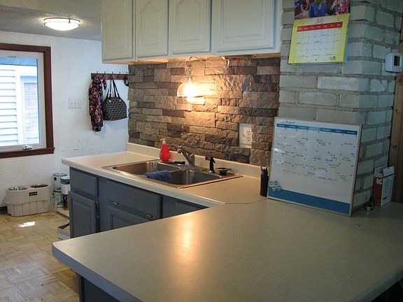 3rd image of 2091 Cowern Pl E