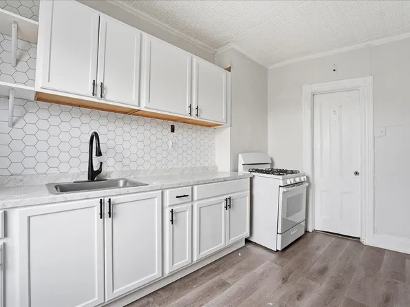 335 47th Street image 2 of 19