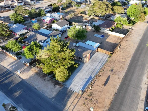 9965 8th Ave, Hesperia, CA 92345