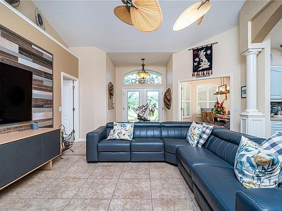 4th image of 10 Long Meadow Pl