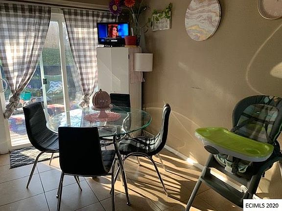 2nd image of 540-542 Stevens Ct