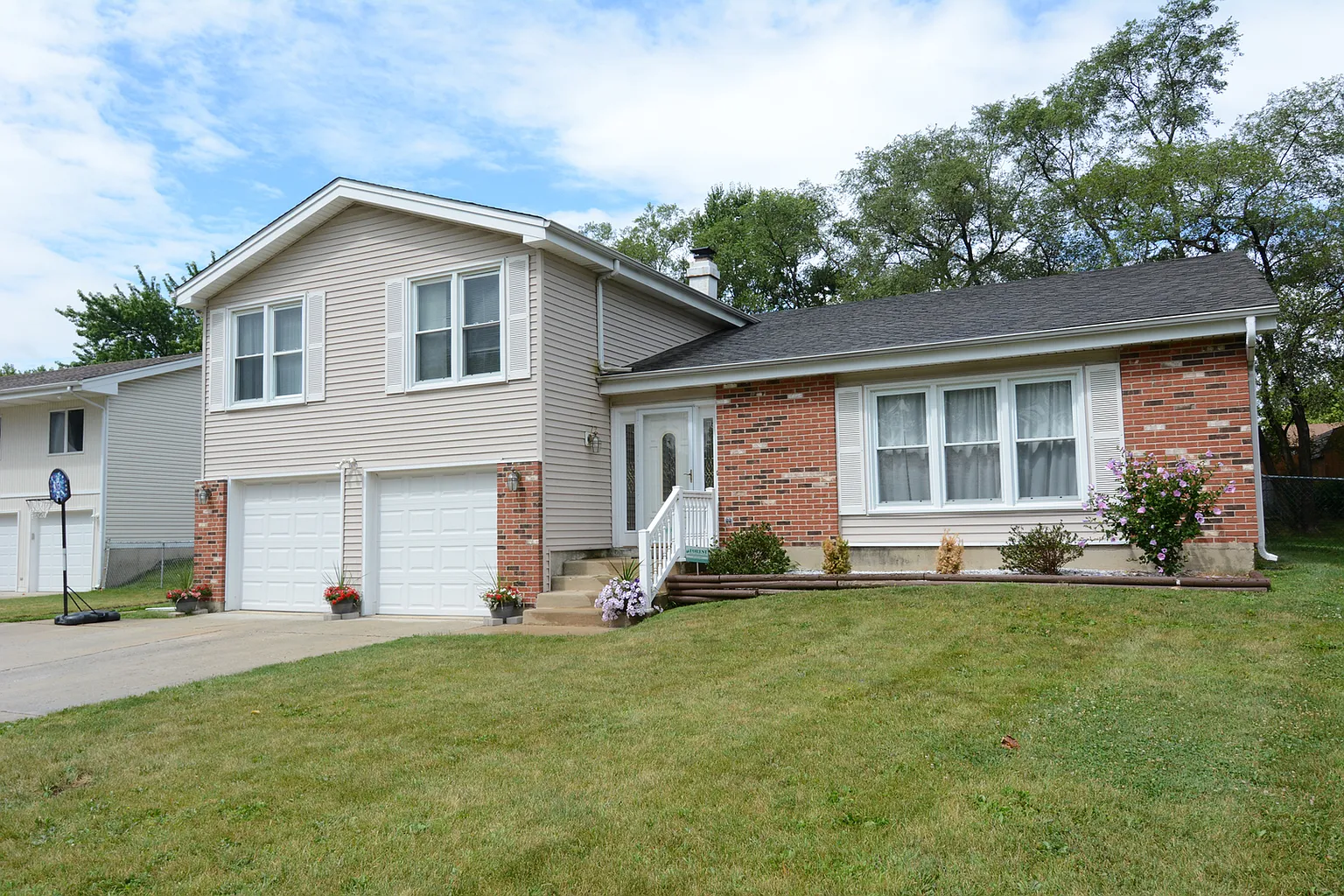 316 Plymouth Ln photo 1