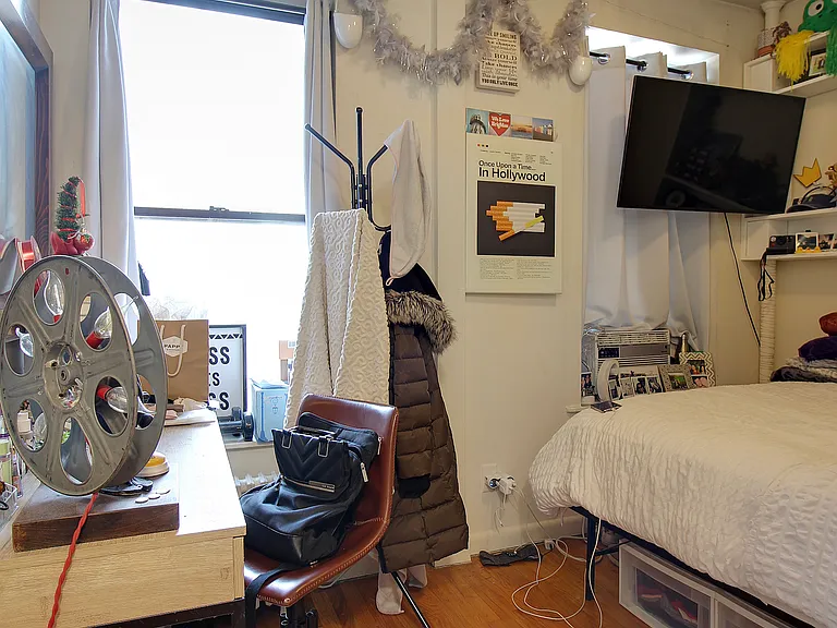 259 E 33rd St #2 — Photo 7