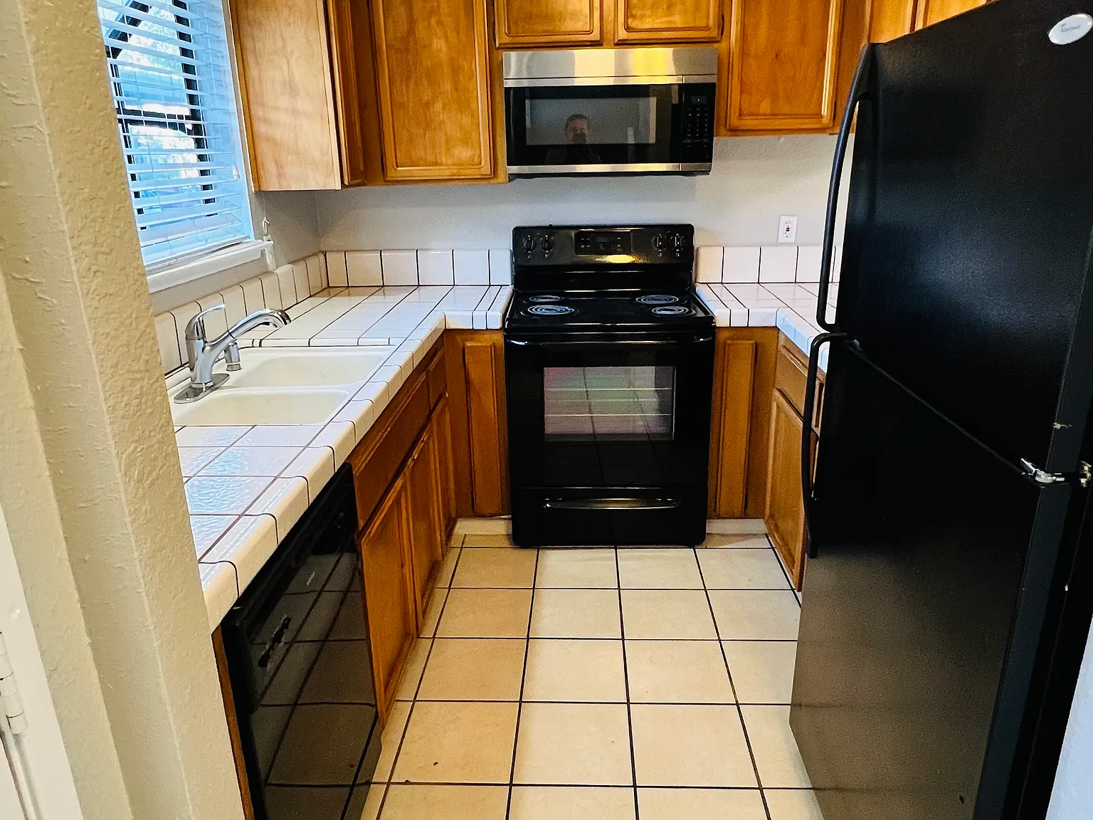 2 bed, 1144 sqft, $1,950 — Photo 1