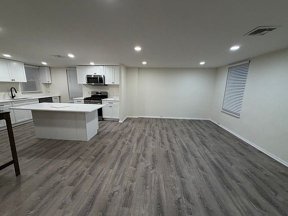 4th image of 1328 W Broad St