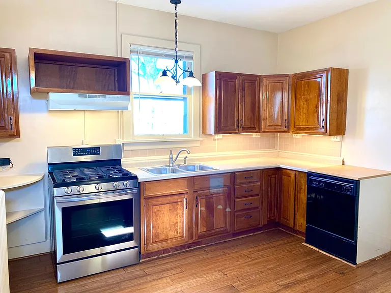 29 E Main St — Photo 1