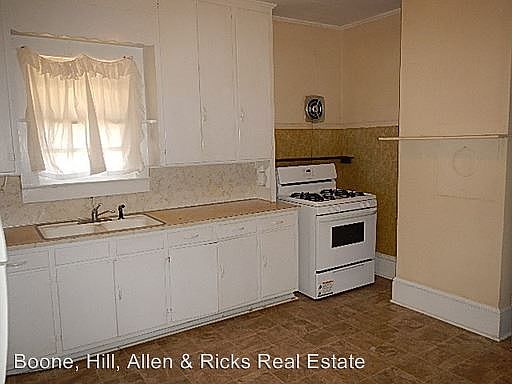 5th image of 225 Willow St
