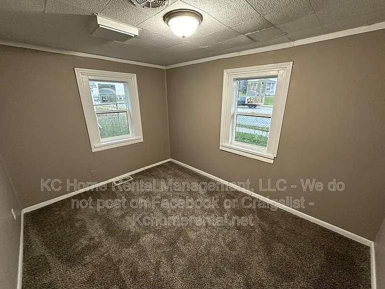 1200 E 23rd St S — Photo 16