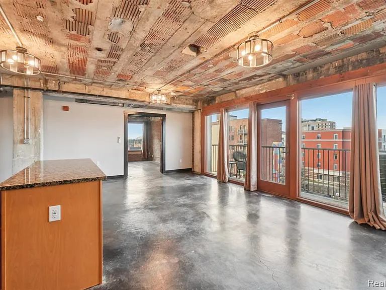 2915 John R St #502 — Photo 8