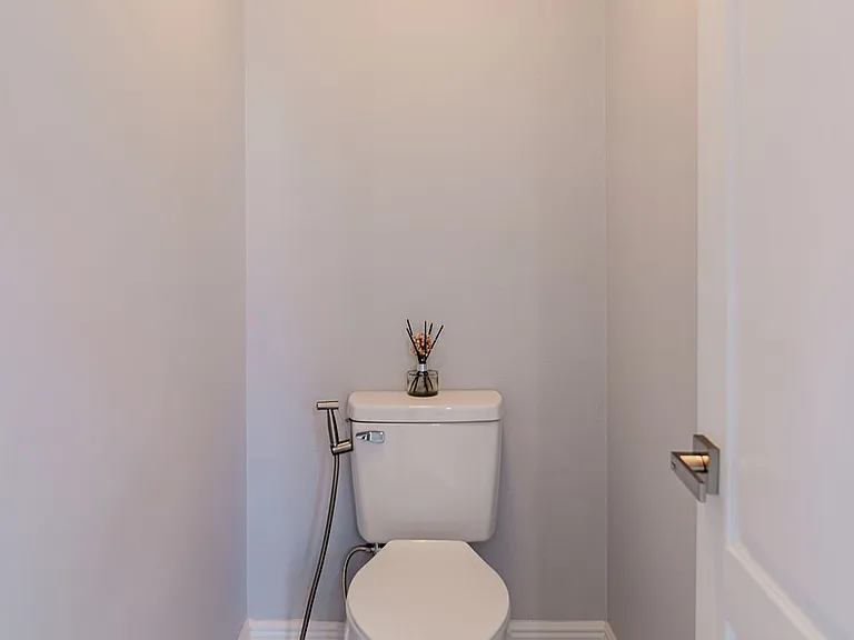 868 Huntington St NE — Photo 34