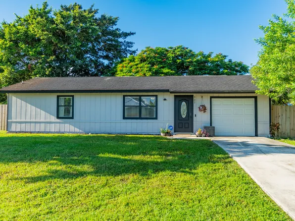 902 SW Nichols Terrace, Port St Lucie, FL 34953