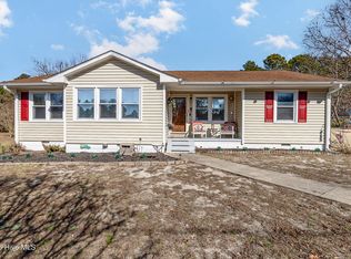 66 Sanders Dr, Hubert, NC 28539