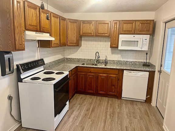 4th image of 403 Oak Dr