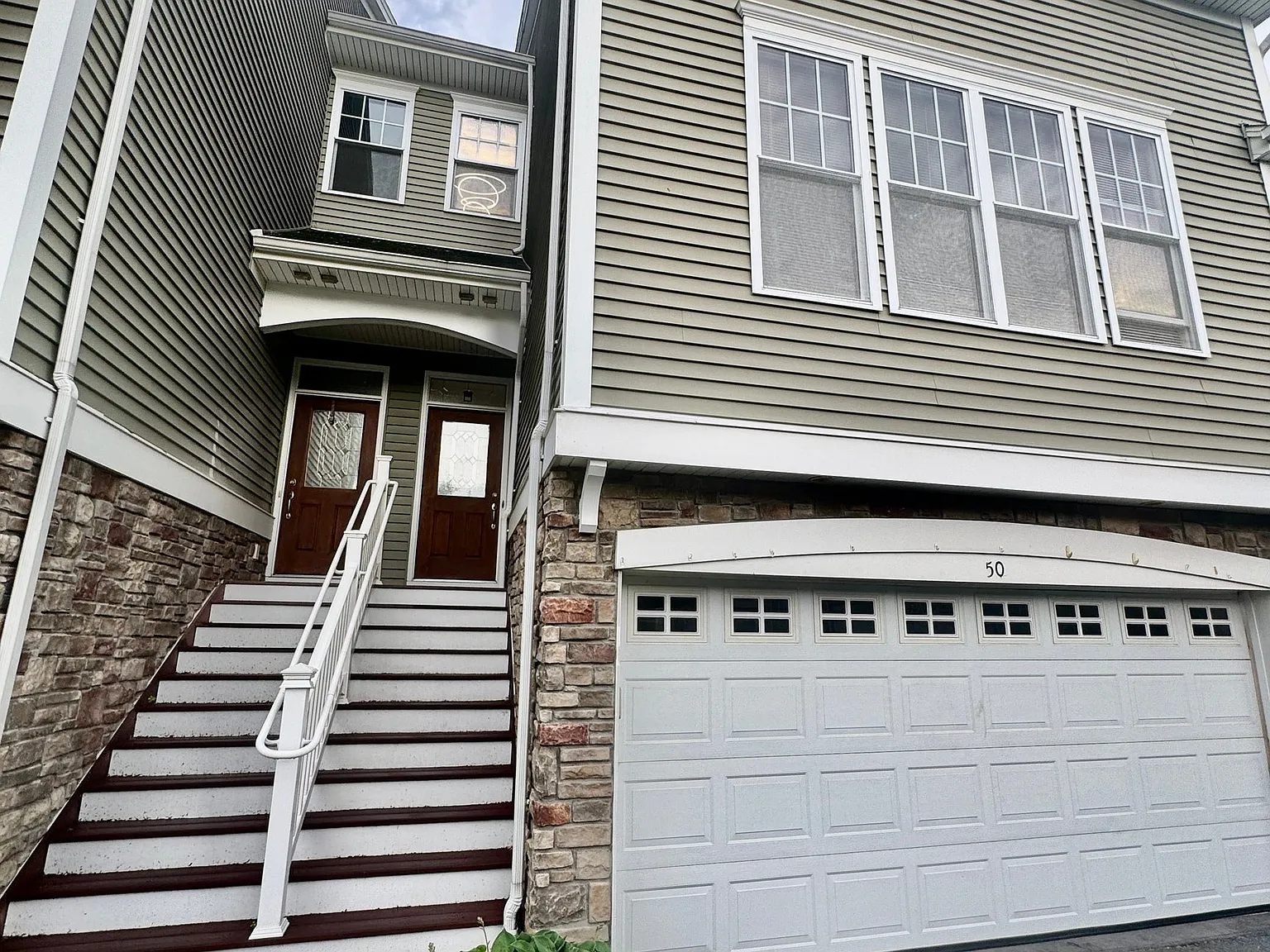 3 bed, 3.5 bath, 2436 sqft, $4,200 — Photo 2