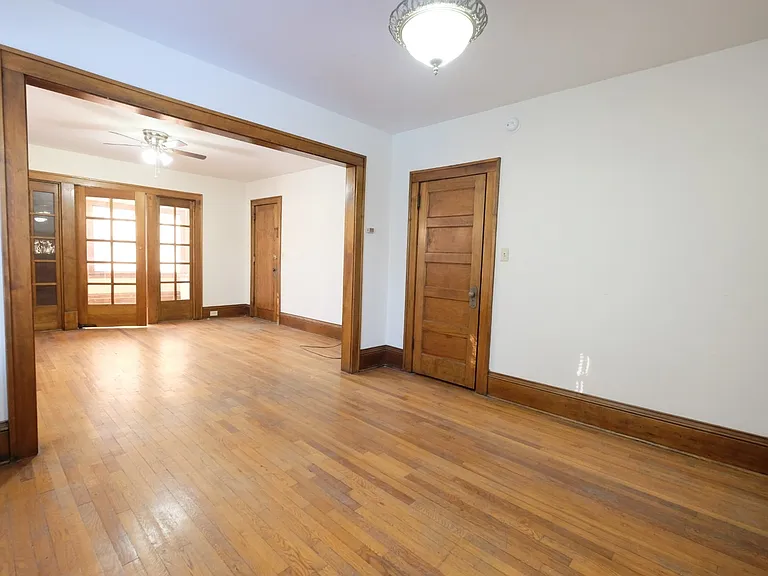 Step into the charm and elegance of Central Lakes of Uptown. With spacious interiors and vintage finishes, this inviting space is perfect for your next chapter. Donat miss outa"schedule a tour today to see your new home!