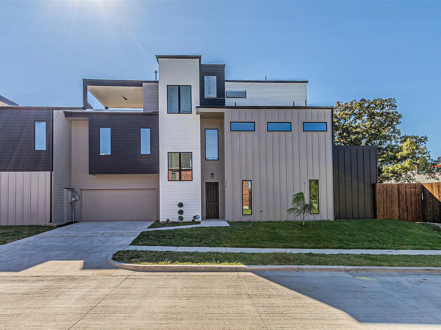 4 bed, 3.5 bath, 2966 sqft, $5,000 — Photo 1