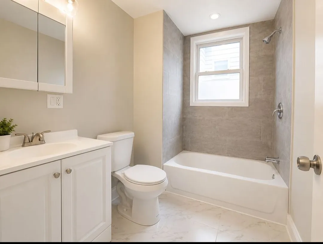 4 bed, $2,400 — Photo 4