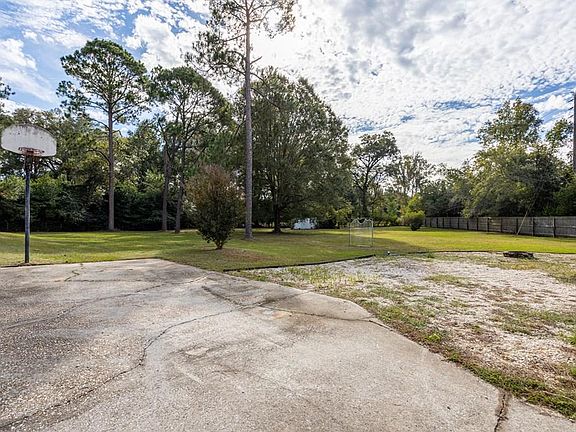 2nd image of 500 Greenwood Dr