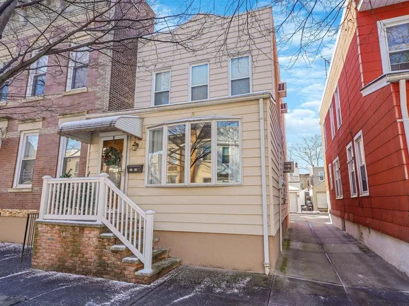 7336 71st Street, Glendale, NY 11385