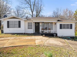 378 Oak St, Waldron, AR 72958