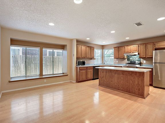 4th image of 2427 Cedar Rdg