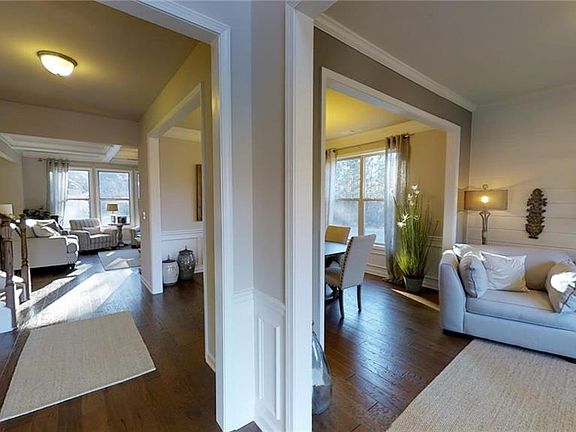 4th image of 229 Evergreen Way
