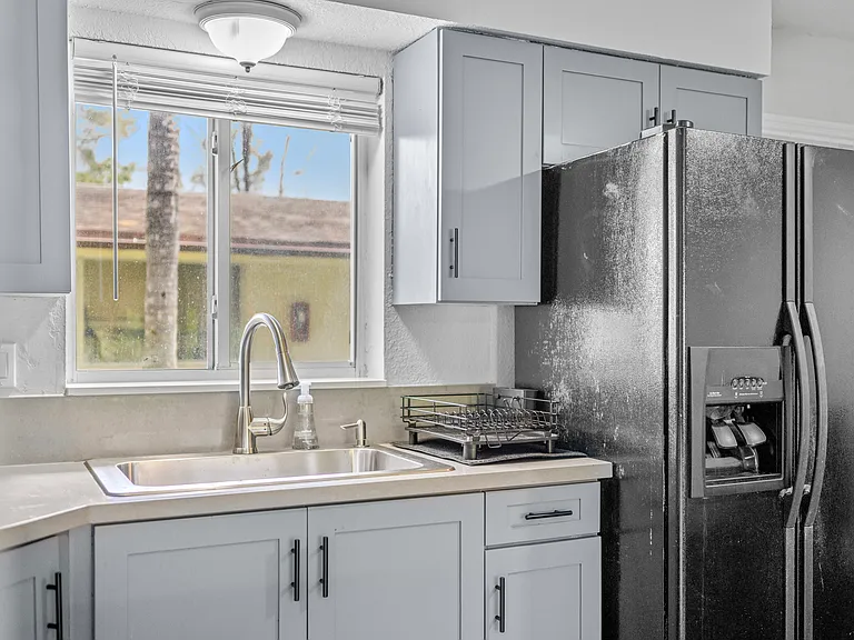 1208 NE 5th Ave #1 — Photo 12
