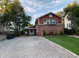 29 Grove St, Bergenfield, NJ 07621