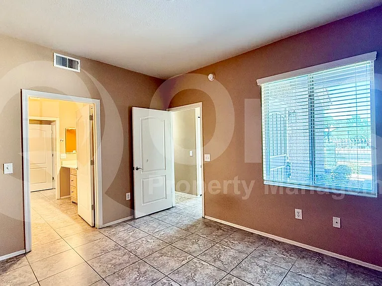 2929 W Yorkshire Dr #1041 — Photo 9