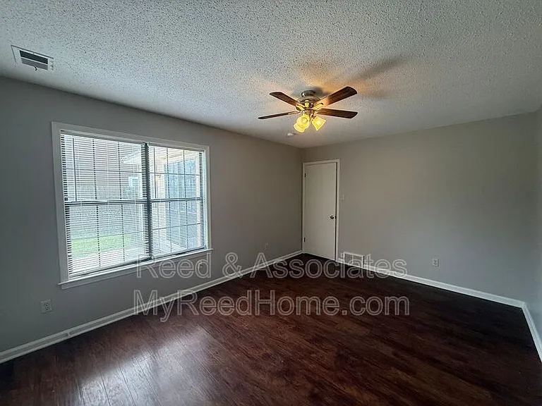 6935 Hillindale Dr — Photo 9