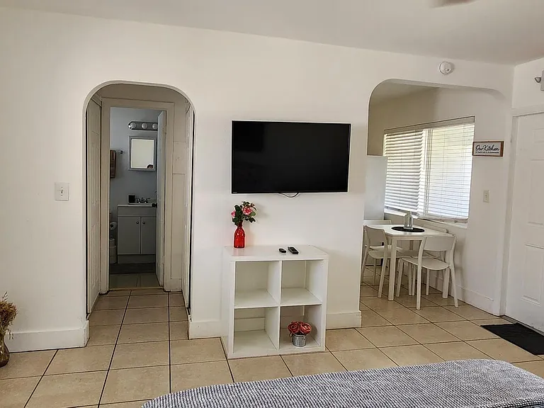 2305 Monroe St #8 — Photo 6