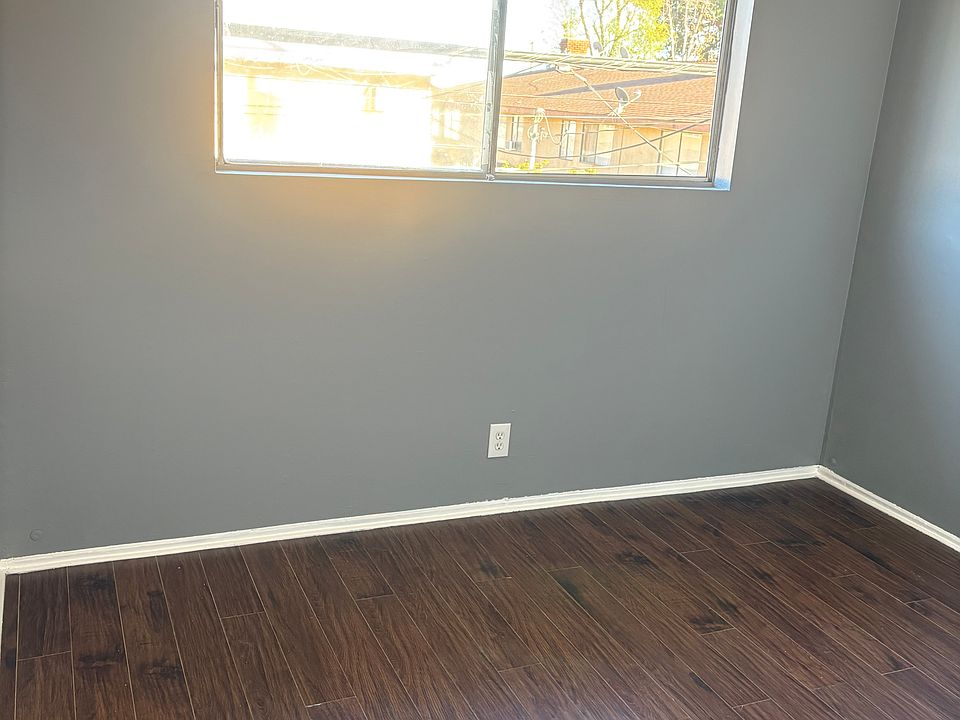 2nd image of 1820 E 4th St APT B