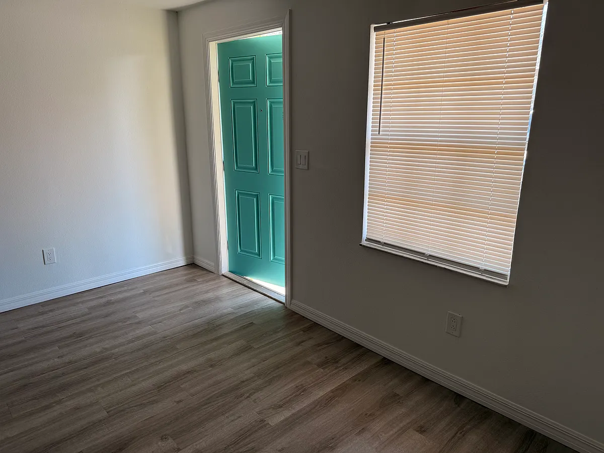 Building Photo - 4703 W McElroy Ave #1