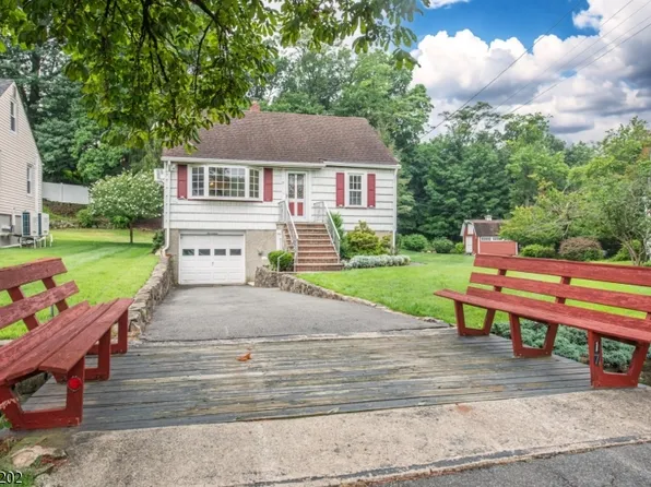 17 South Dr, Woodland Park, NJ 07424