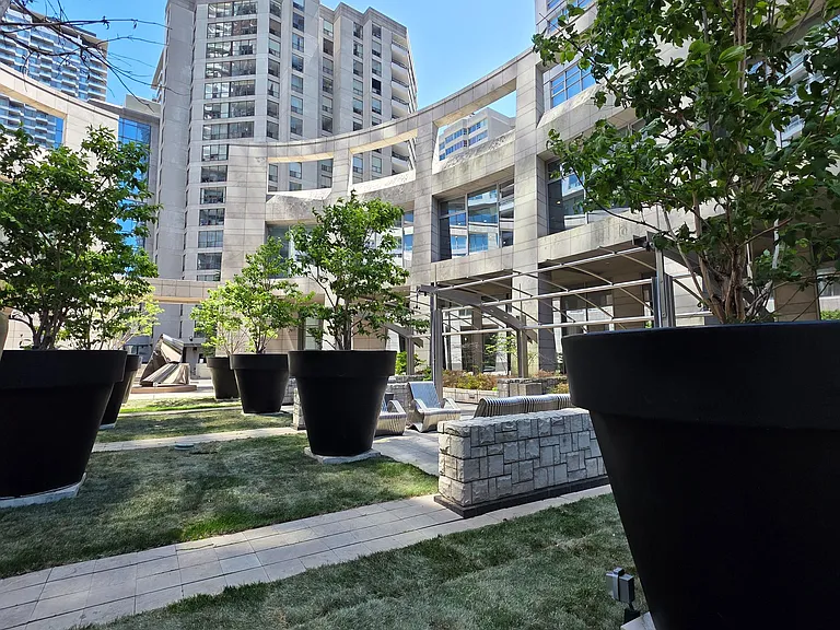 2191 Yonge St #2210 — Photo 15