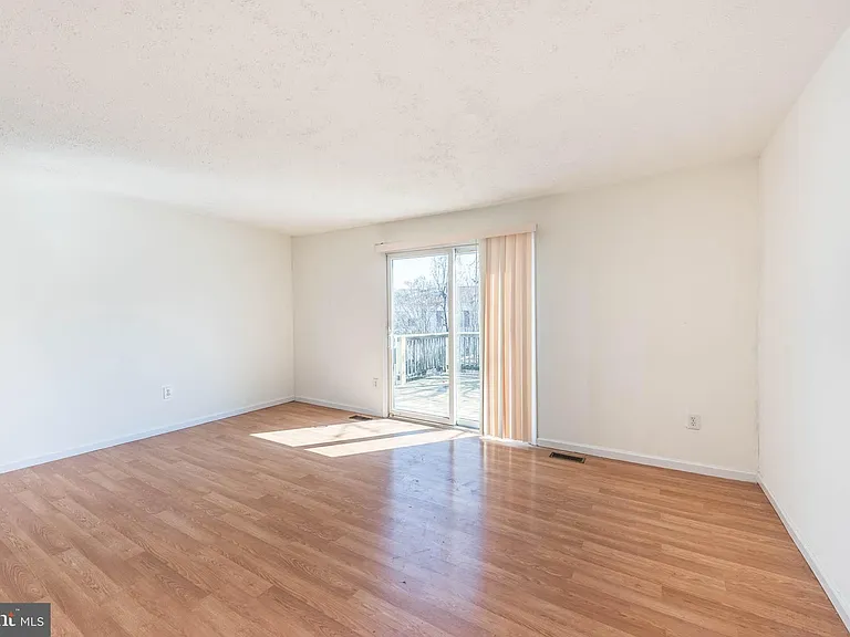 13 Bohn Ct — Photo 2