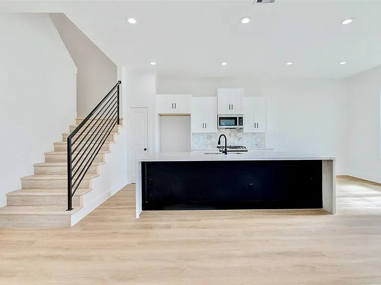 5310 Denmark St — Photo 4
