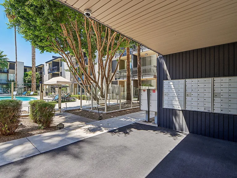 36-web-or-mls-N 7th Ave-0905-910