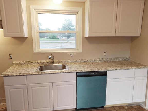 3rd image of 29438 Balmoral St