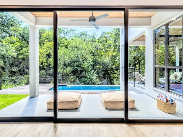 655 Kessler Reserve Ct, Dallas, TX 75208