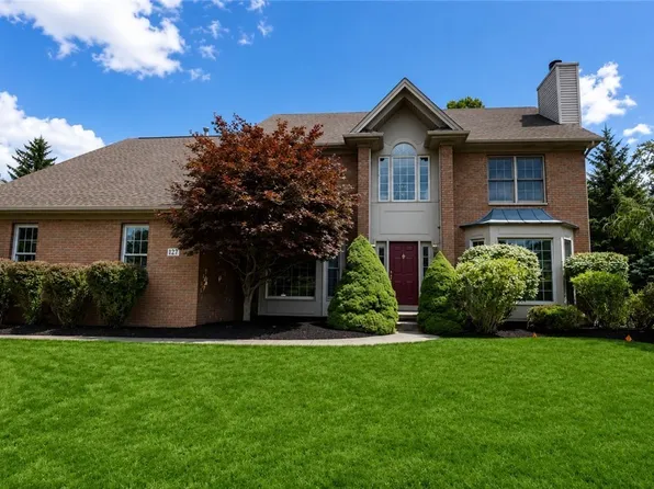 127 Covent Garden Ln, Williamsville, NY 14221
